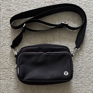 lululemon Everywhere Crossbody Bag 2L, Black 
Metal Hardware